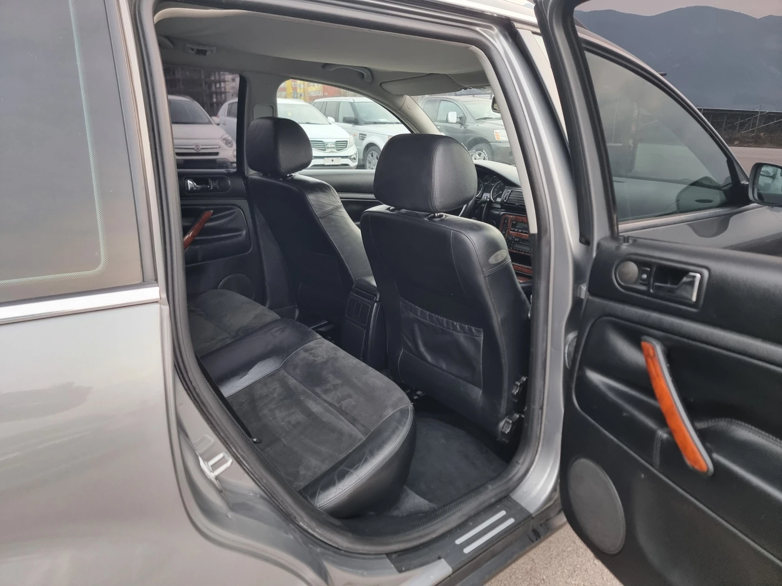 VW Passat 1.9TDI Highline, снимка 14 - Автомобили и джипове - 53721289