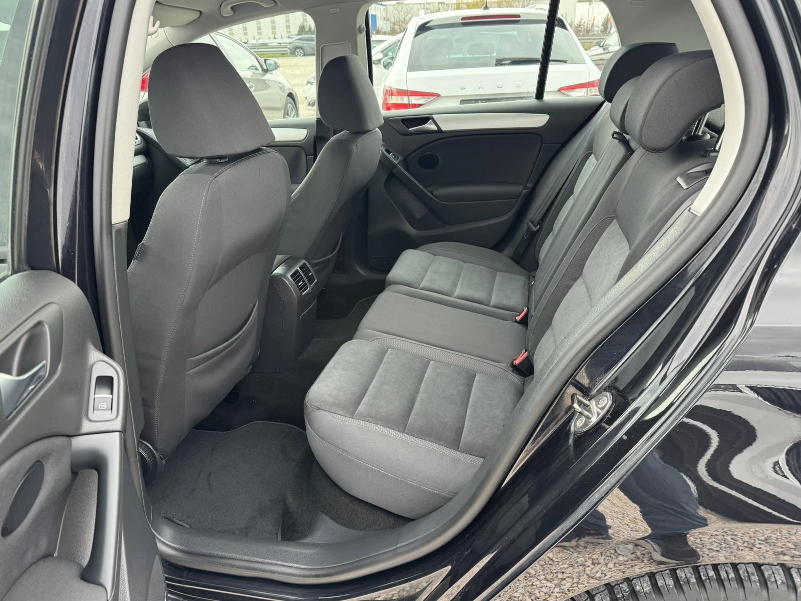 VW Golf 2.0TDI, снимка 8 - Автомобили и джипове - 53903432
