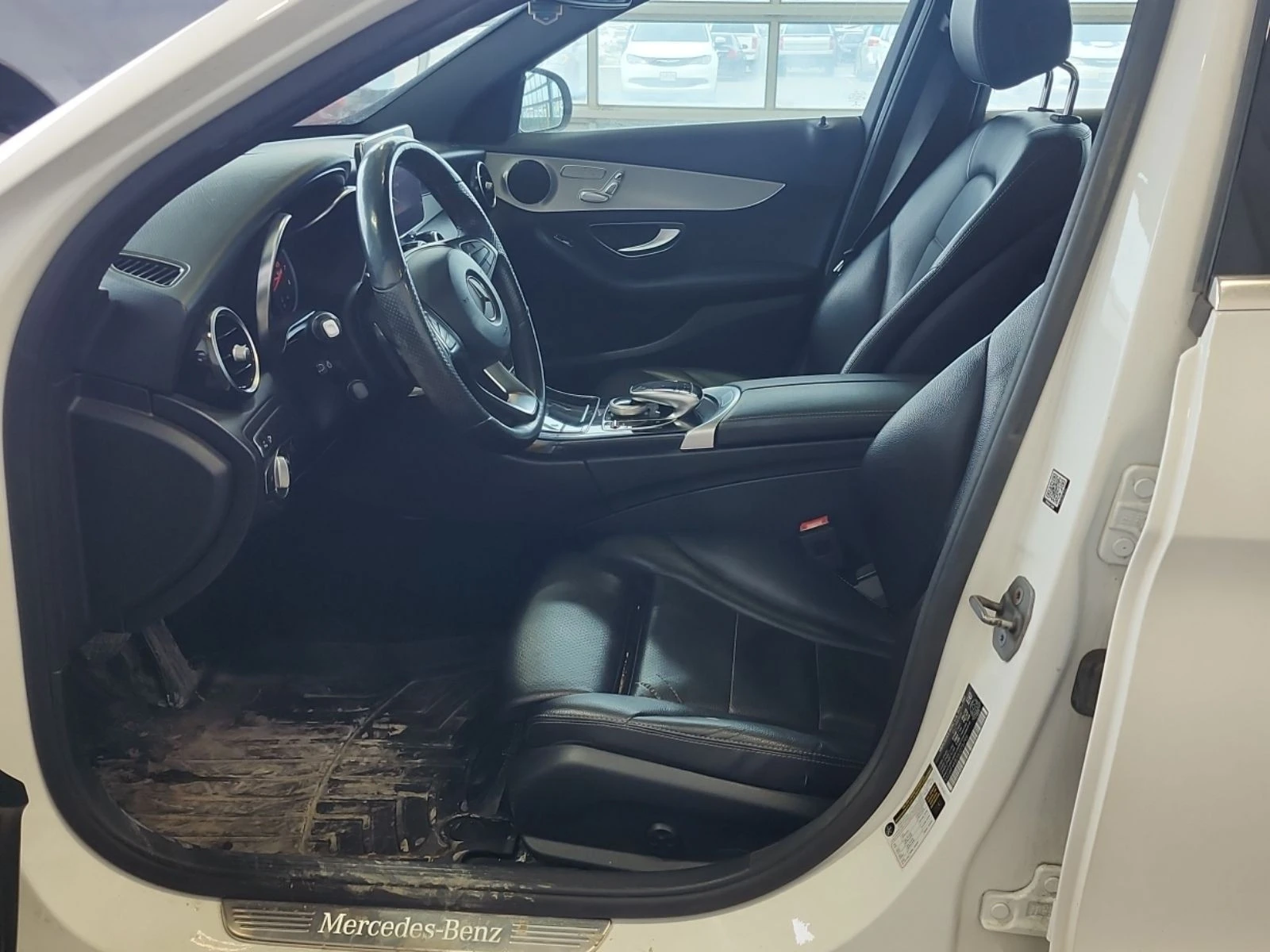 Mercedes-Benz C 300 4MATIC С РЕГИСТРАЦИЯ & АВТО КРЕДИТ , снимка 5 - Автомобили и джипове - 54067600