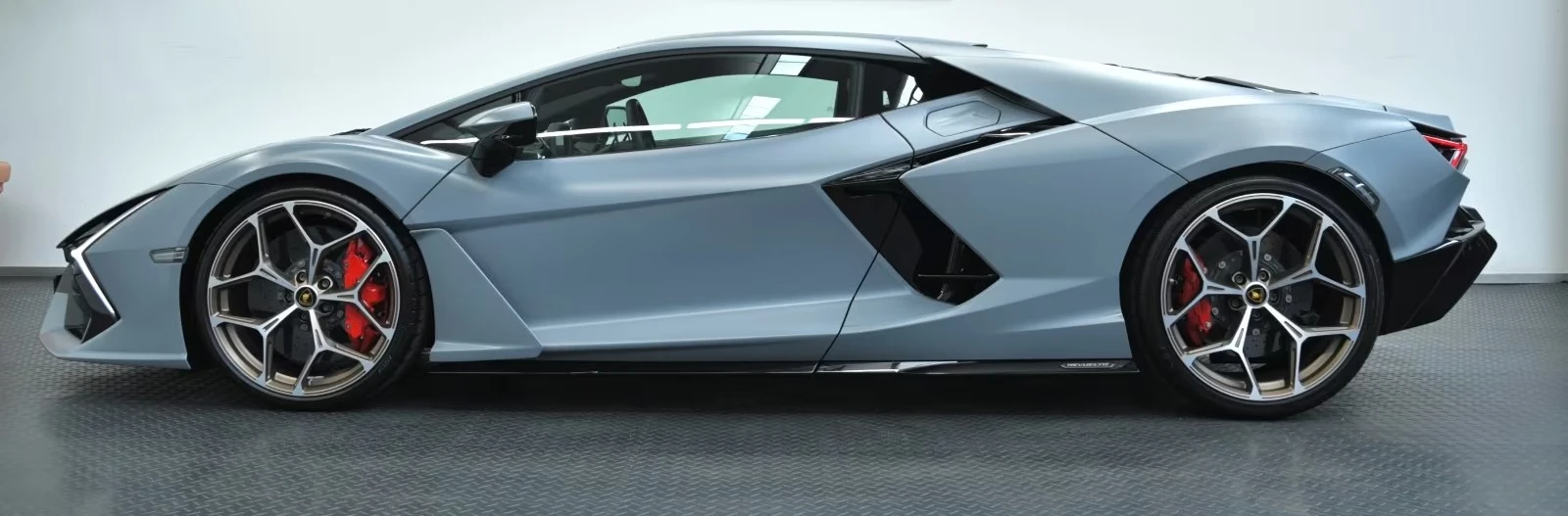 Lamborghini Revuelto Carbon Lift | Mobile.bg � ����������� 2