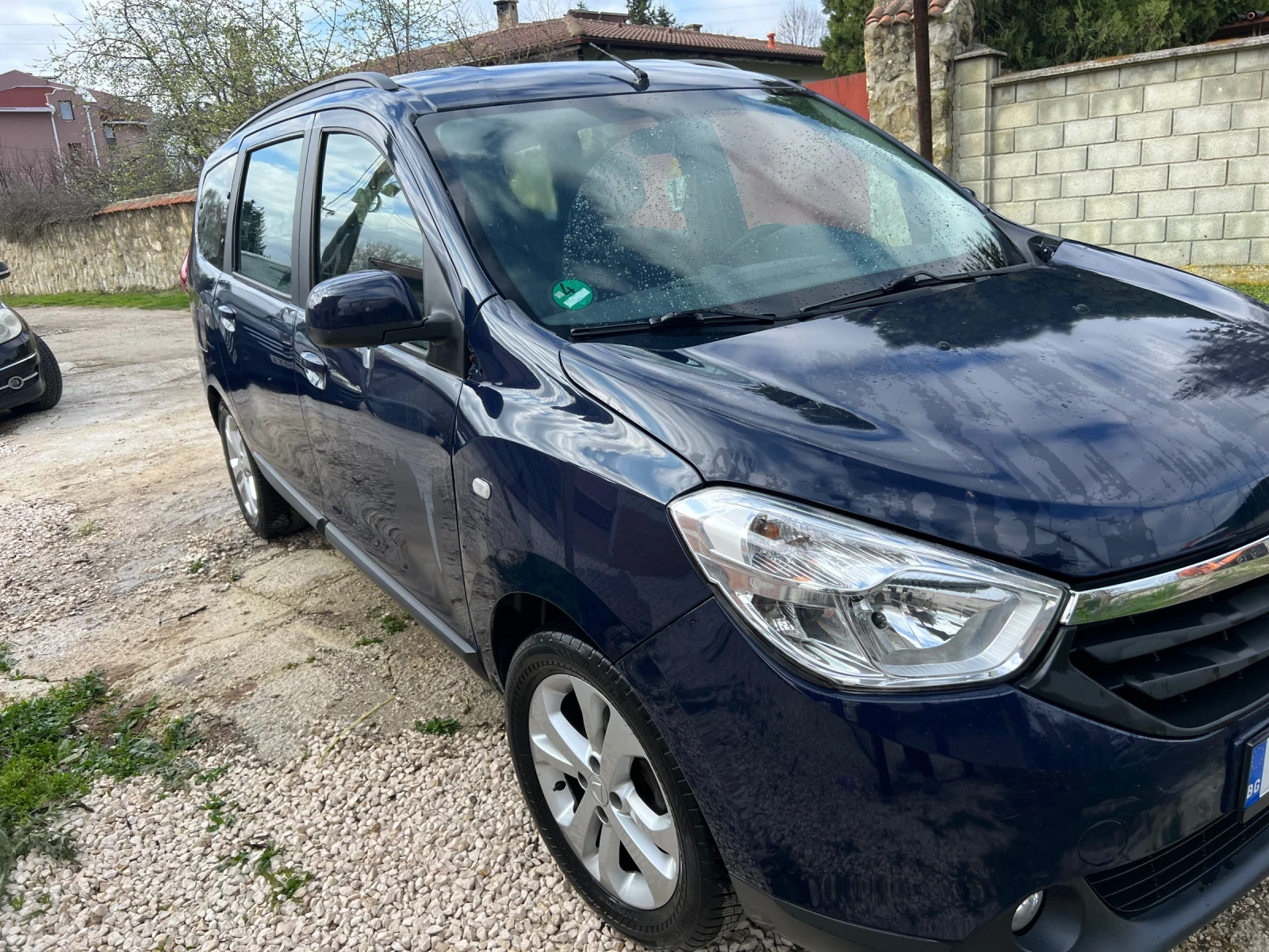 Dacia Lodgy, снимка 2 - Автомобили и джипове - 54685510