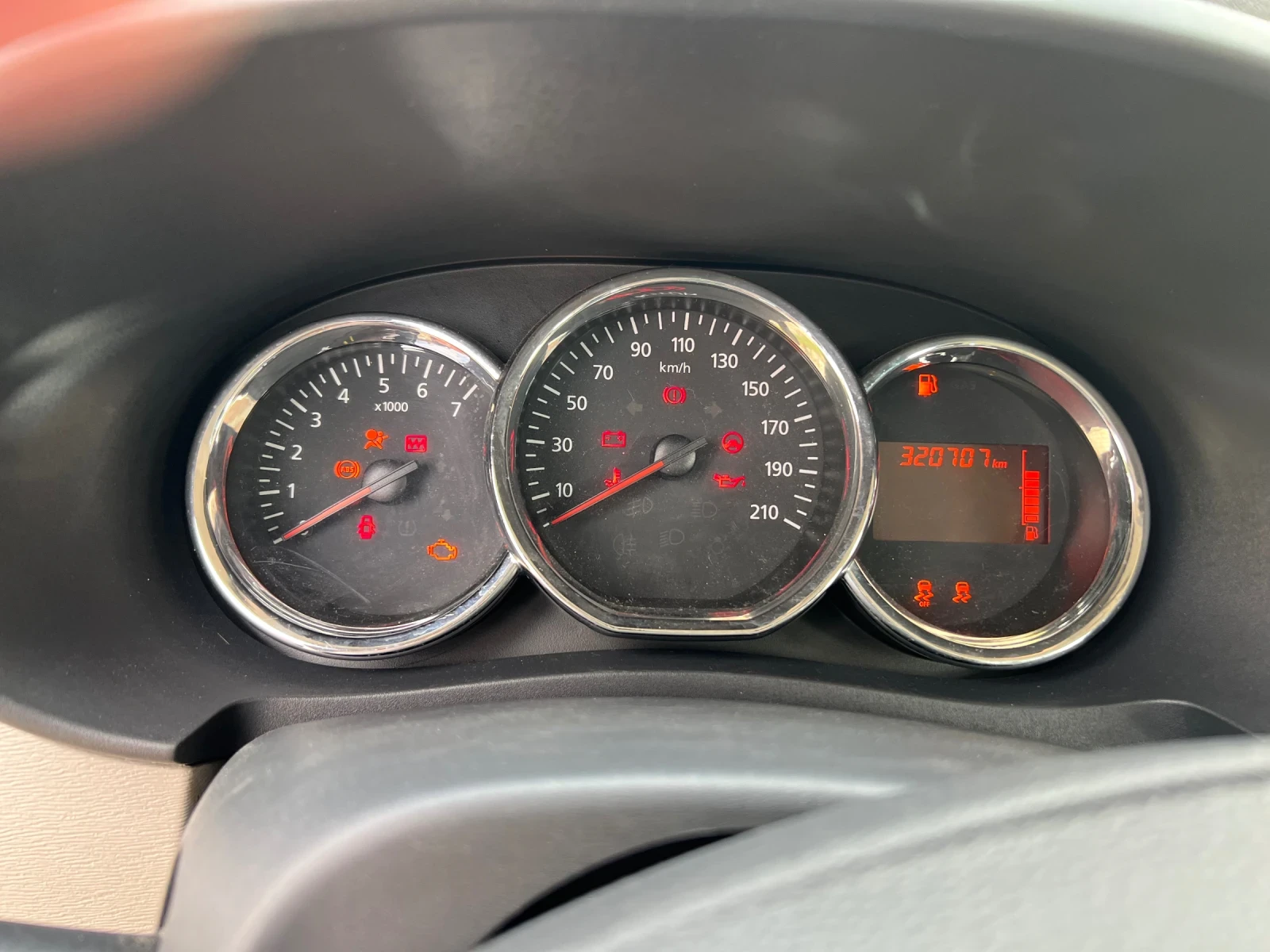 Dacia Lodgy, снимка 6 - Автомобили и джипове - 54685510