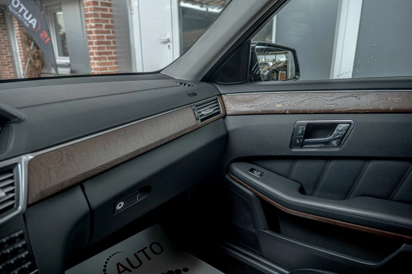 Mercedes-Benz E 350 Elegance/Lane Assist/Шибедах/BiXenon/КруизКонтрол/, снимка 13 - Автомобили и джипове - 55337874