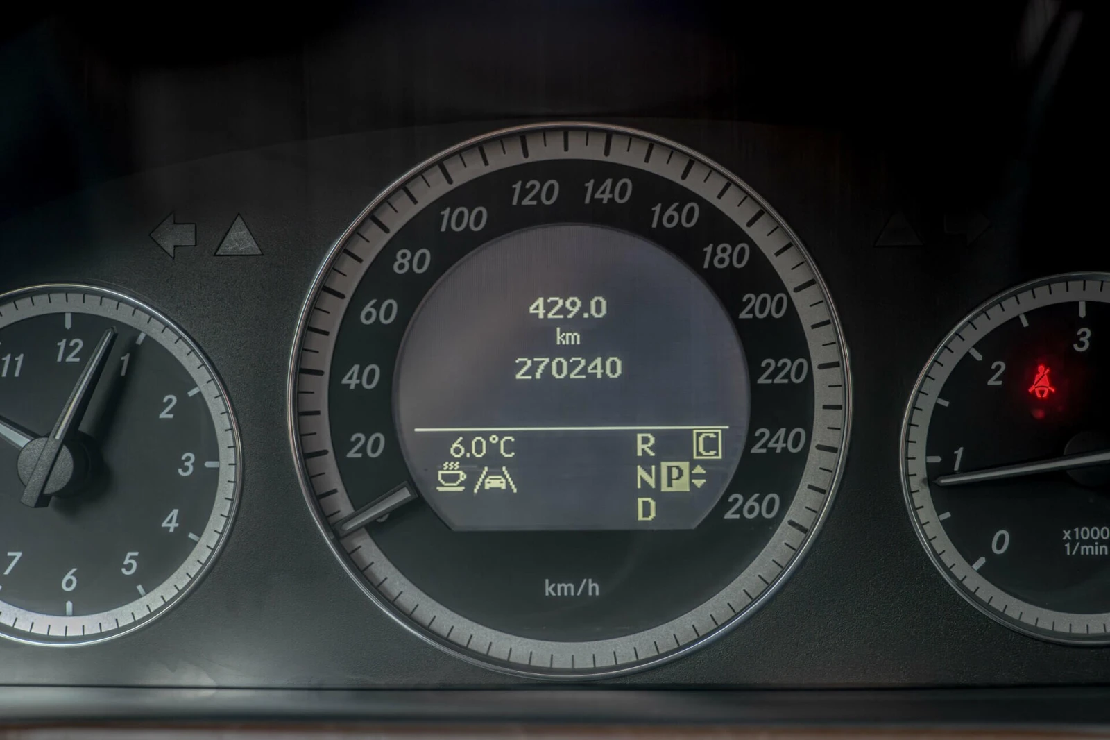 Mercedes-Benz E 350 Elegance/Lane Assist/Шибедах/BiXenon/КруизКонтрол/, снимка 10 - Автомобили и джипове - 55337874