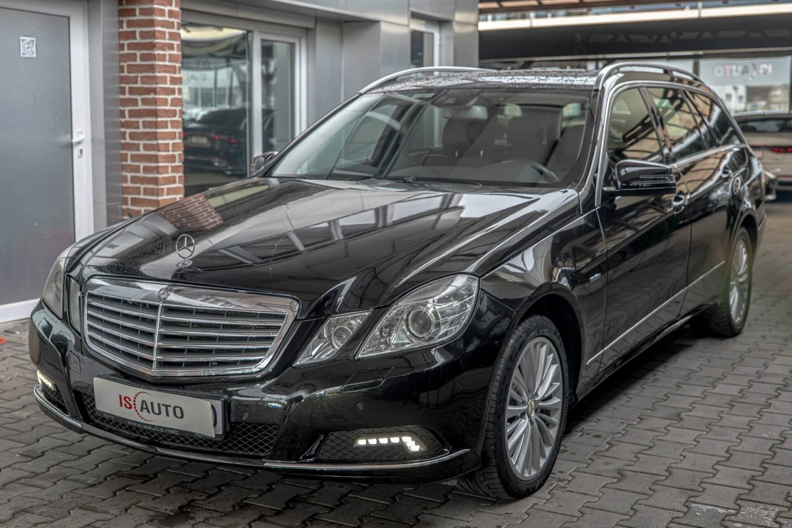 Mercedes-Benz E 350 Elegance/Lane Assist/Шибедах/BiXenon/КруизКонтрол/, снимка 3 - Автомобили и джипове - 55337874