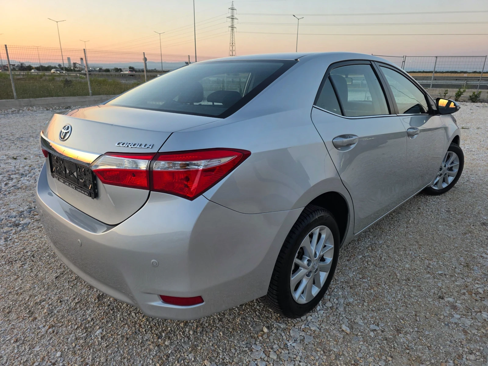 Toyota Corolla 1.6 VVTI Автоматик Камера Подгряващи седалки, снимка 4 - Автомобили и джипове - 55480465