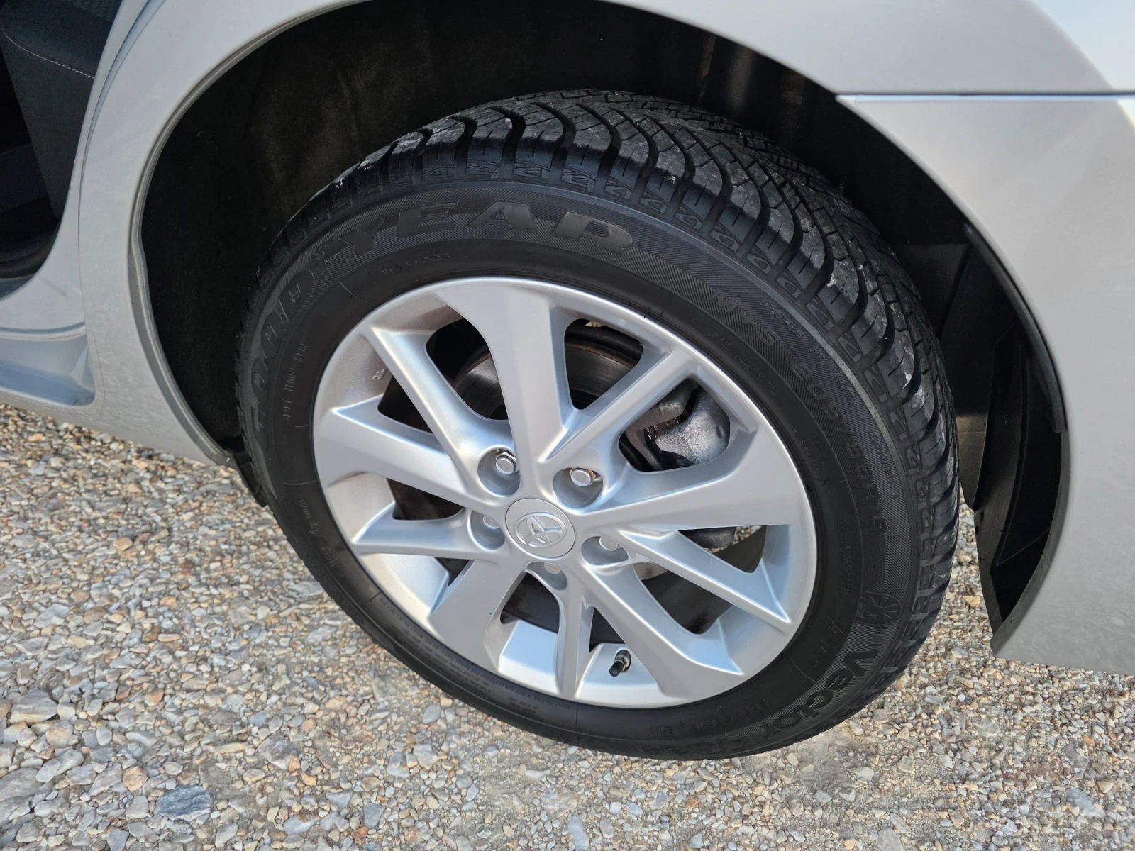 Toyota Corolla 1.6 VVTI Автоматик Камера Подгряващи седалки, снимка 16 - Автомобили и джипове - 55480465