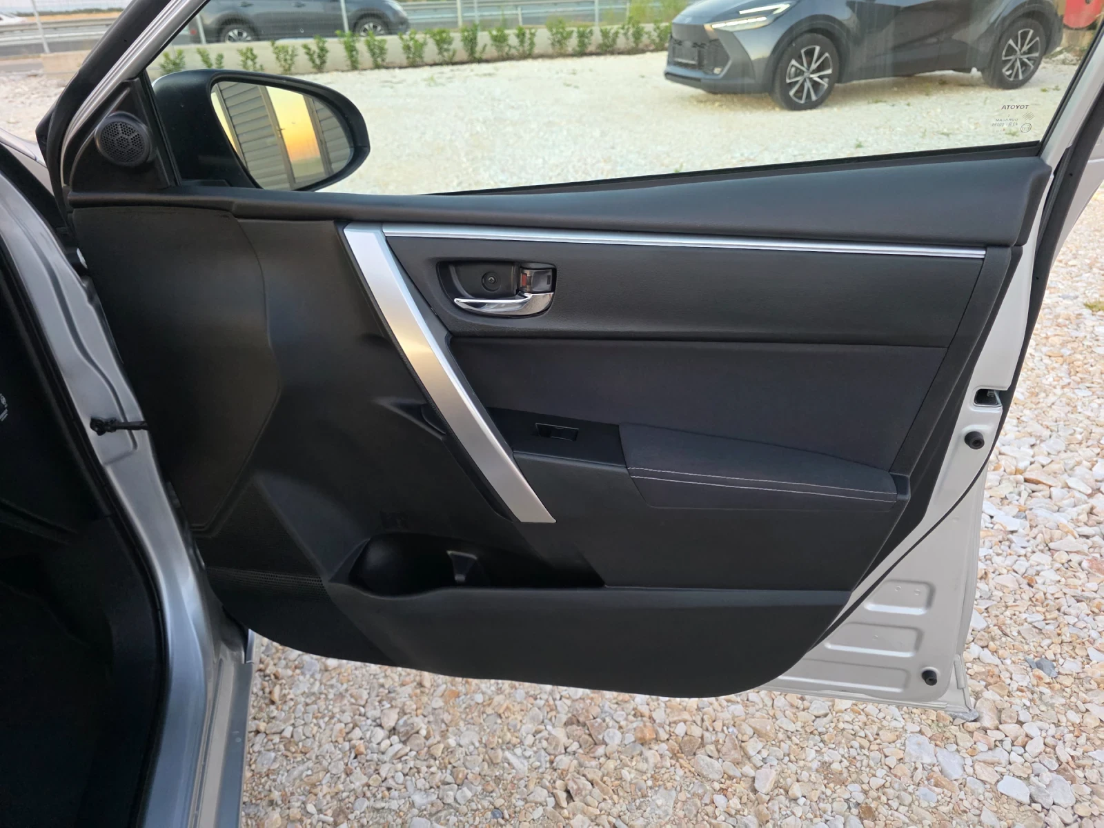Toyota Corolla 1.6 VVTI Автоматик Камера Подгряващи седалки, снимка 7 - Автомобили и джипове - 55480465