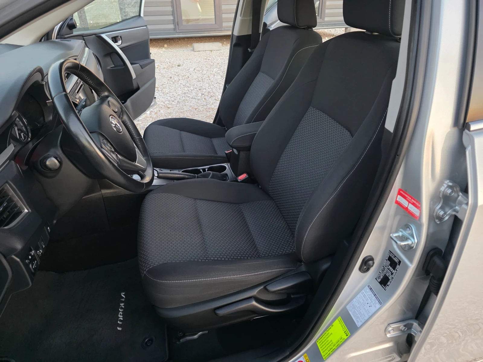 Toyota Corolla 1.6 VVTI Автоматик Камера Подгряващи седалки, снимка 6 - Автомобили и джипове - 55480465