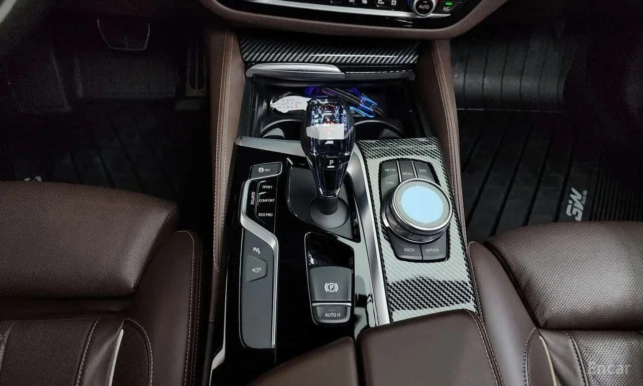BMW 530 * 530d M Sport Plus * ЦЕНА ДО БГ, снимка 9 - Автомобили и джипове - 55572271