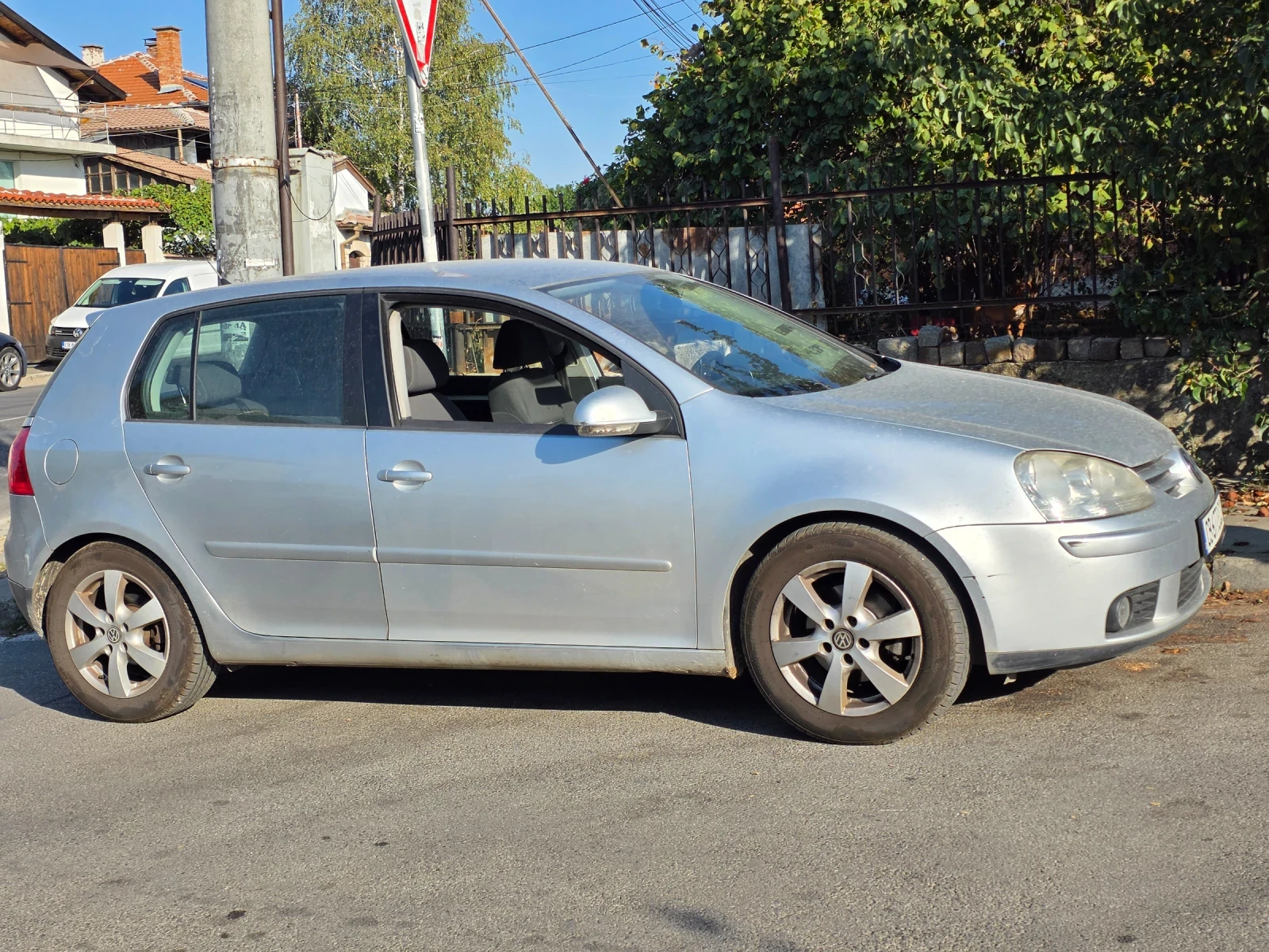 VW Golf, снимка 2 - Автомобили и джипове - 56009813