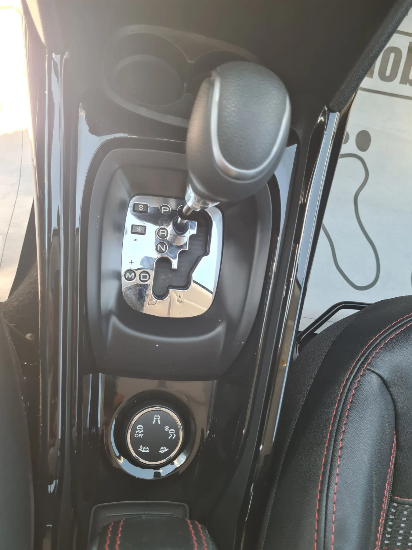 Peugeot 2008 1.2i 110p.s GT-Line / EVRO 6B , снимка 15 - Автомобили и джипове - 56060708