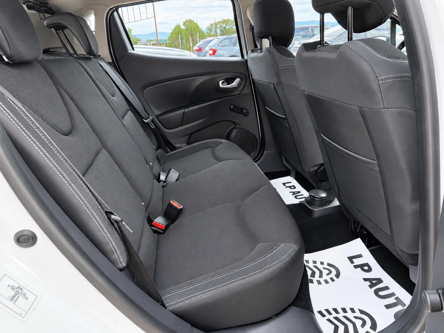 Renault Clio 1.5DCI* 90k.c* NAVI* FACELIFT, снимка 10 - Автомобили и джипове - 56184814