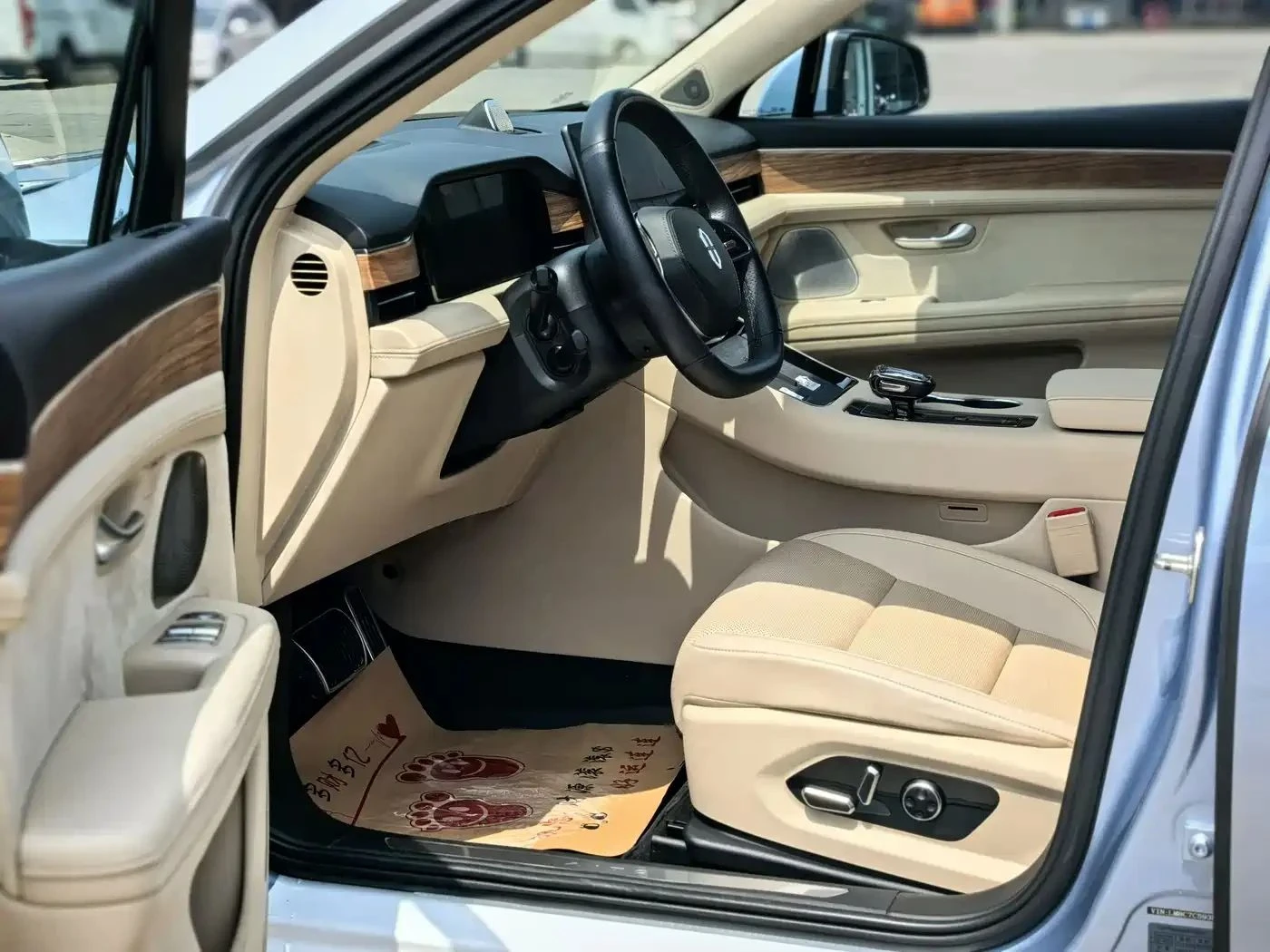 AITO 5, снимка 7 - Автомобили и джипове - 56687174