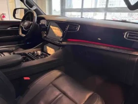 Jeep Grand Wagoneer 6.4 V8 * AWD * CARFAX * , снимка 11