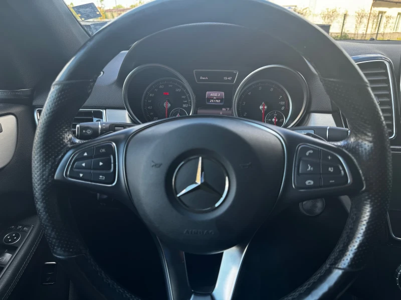 Mercedes-Benz GLE 350 4Matic AMG * ТОП СЪСТОЯНИЕ* , снимка 17 - Автомобили и джипове - 50332825