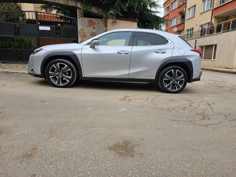 Lexus UX 250h Head-up, Обдухване, 360 камера, снимка 4 - Автомобили и джипове - 48330753