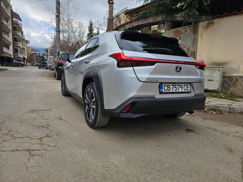 Lexus UX 250h Head-up, Обдухване, 360 камера, снимка 5 - Автомобили и джипове - 48330753