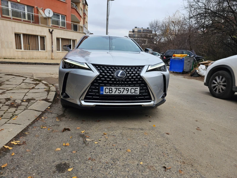 Lexus UX 250h Head-up, Обдухване, 360 камера, снимка 2 - Автомобили и джипове - 48330753