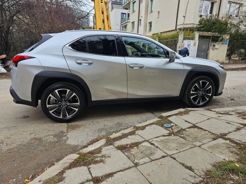 Lexus UX 250h Head-up, Обдухване, 360 камера, снимка 8 - Автомобили и джипове - 48330753