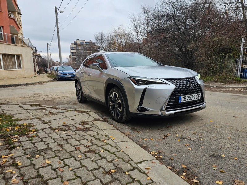 Lexus UX 250h Head-up, Обдухване, 360 камера, снимка 1 - Автомобили и джипове - 48330753