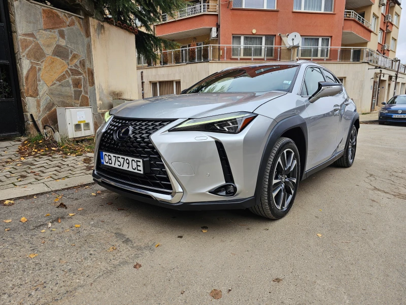 Lexus UX 250h Head-up, Обдухване, 360 камера, снимка 3 - Автомобили и джипове - 48330753