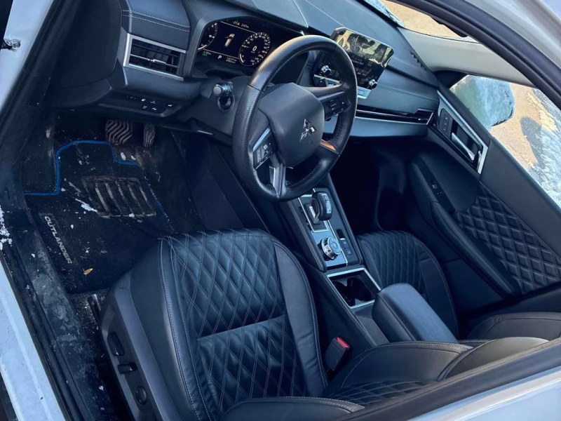 Mitsubishi Outlander S AWC  CARFAX, снимка 5 - Автомобили и джипове - 52752969