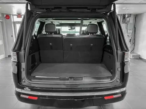 Jeep Grand Wagoneer 6.4 V8 * AWD * CARFAX * , снимка 9 - Автомобили и джипове - 54894595
