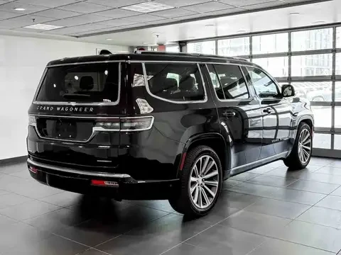 Jeep Grand Wagoneer 6.4 V8 * AWD * CARFAX * , снимка 3 - Автомобили и джипове - 54894595
