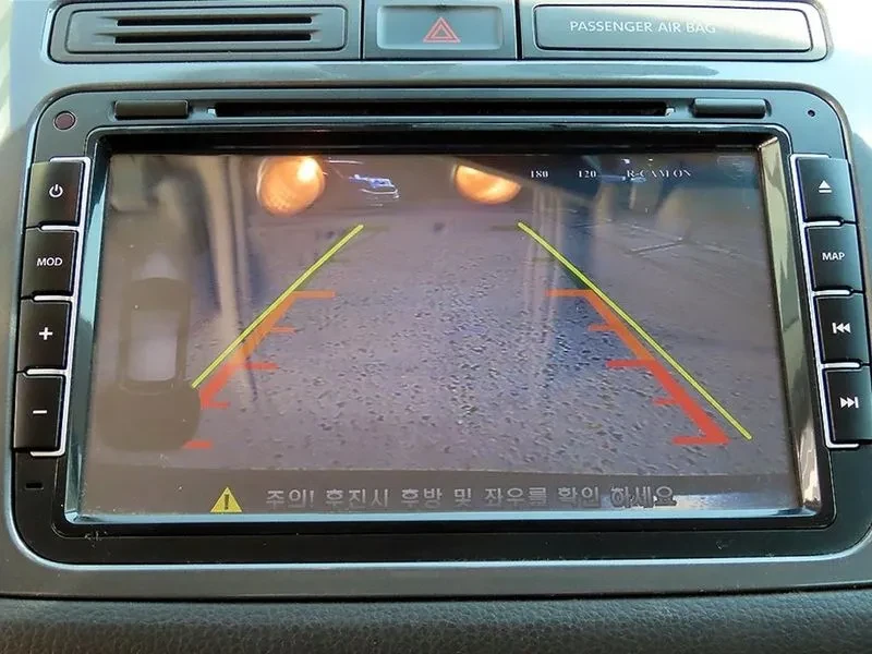 VW Tiguan 2.0 Tdi Comfort, снимка 15 - Автомобили и джипове - 55748566