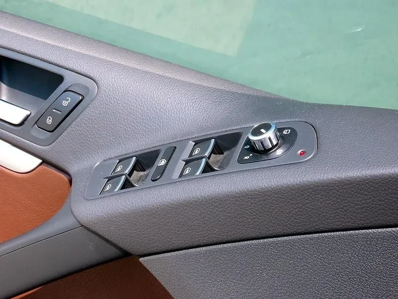 VW Tiguan 2.0 Tdi Comfort, снимка 16 - Автомобили и джипове - 55748566