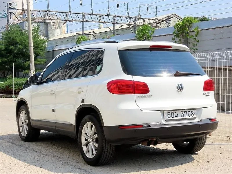 VW Tiguan 2.0 Tdi Comfort, снимка 2 - Автомобили и джипове - 55748566