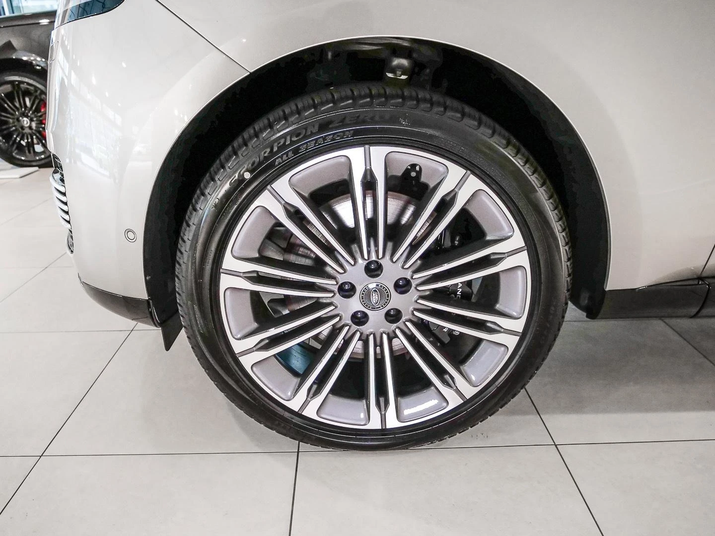 Land Rover Range rover P615 SV AUTOBIOGRAPHY/LONG/PANO/MERIDIAN/HEADUP/TV - изображение 3