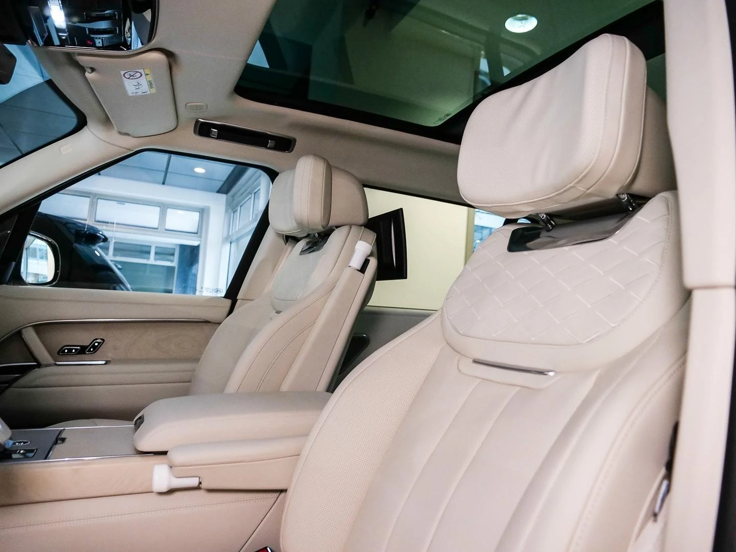 Land Rover Range rover P615 SV AUTOBIOGRAPHY/LONG/PANO/MERIDIAN/HEADUP/TV - изображение 8