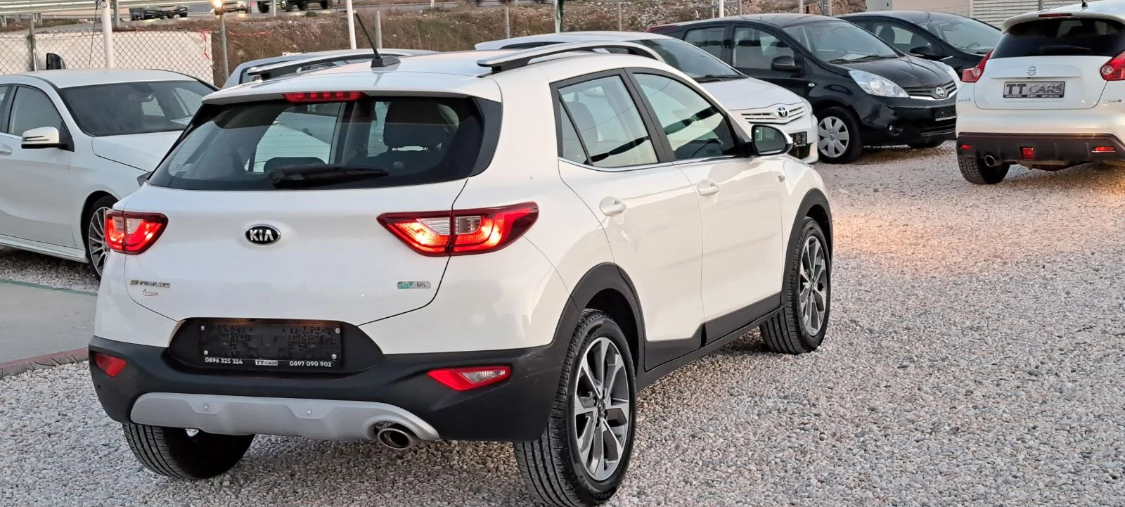 Kia Stonic 1.4 i 100kc GPL Нова, Нави, камера, EURO 6, снимка 7 - Автомобили и джипове - 53816897