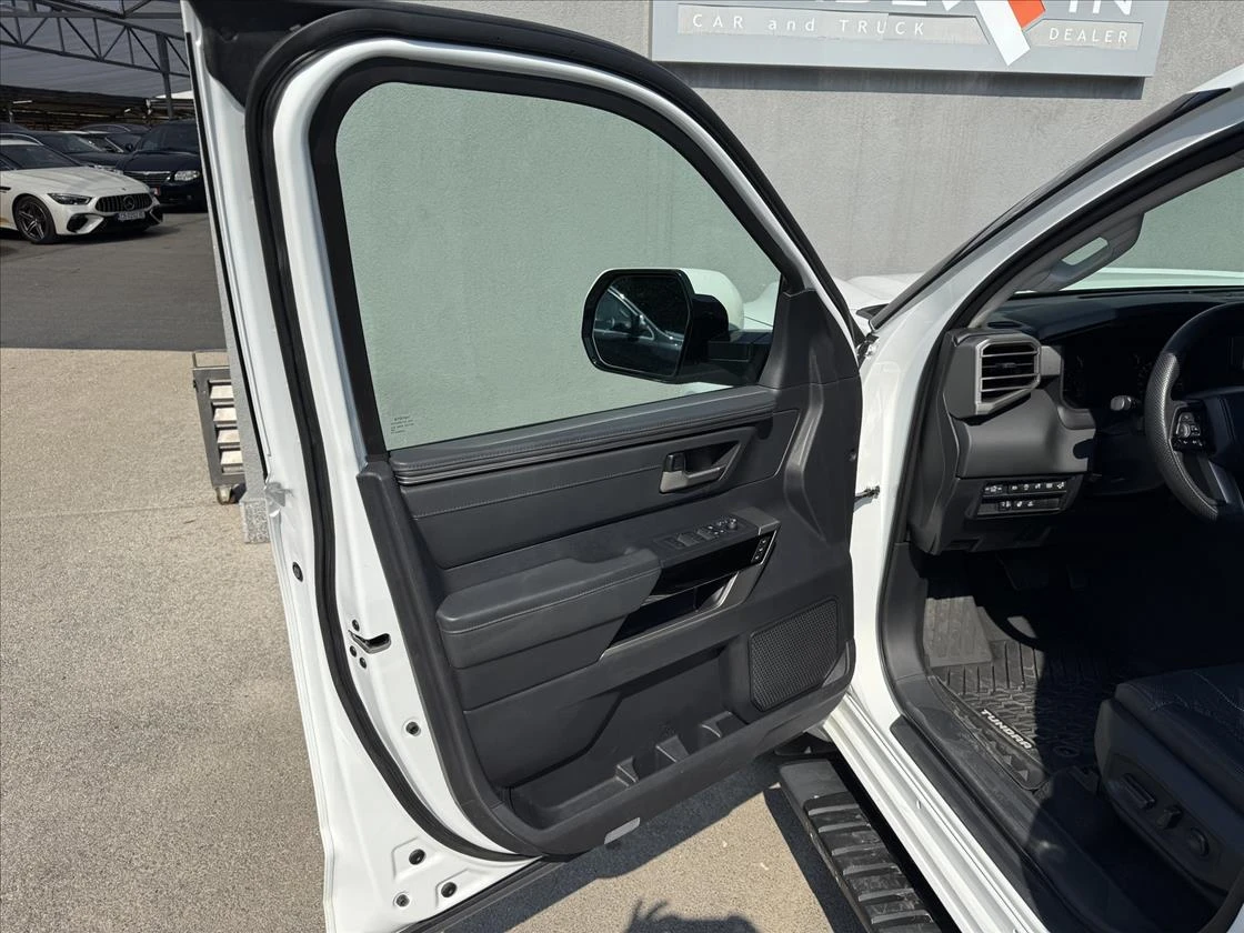 Toyota Tundra 3.5L LIMITED AWD DOUBLE CAB LONG BED, снимка 8 - Автомобили и джипове - 53974177