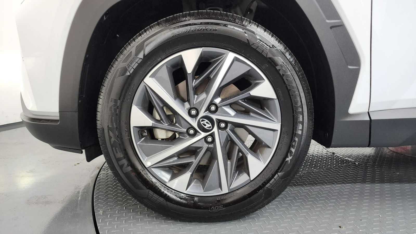 Hyundai Tucson 1.6 Turbo Premium 4x4* DISTRONIC* ПОДГРЕВ* ОБДУХ* , снимка 5 - Автомобили и джипове - 55219271