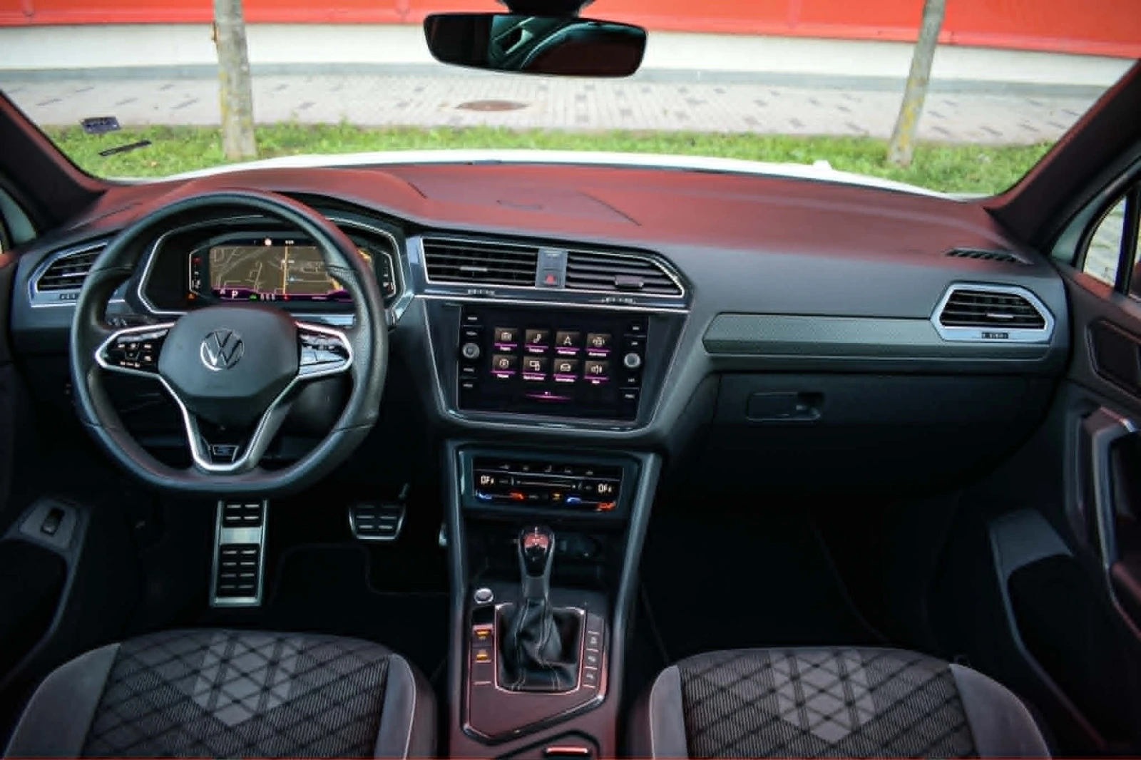 VW Tiguan, снимка 2 - Автомобили и джипове - 55875031