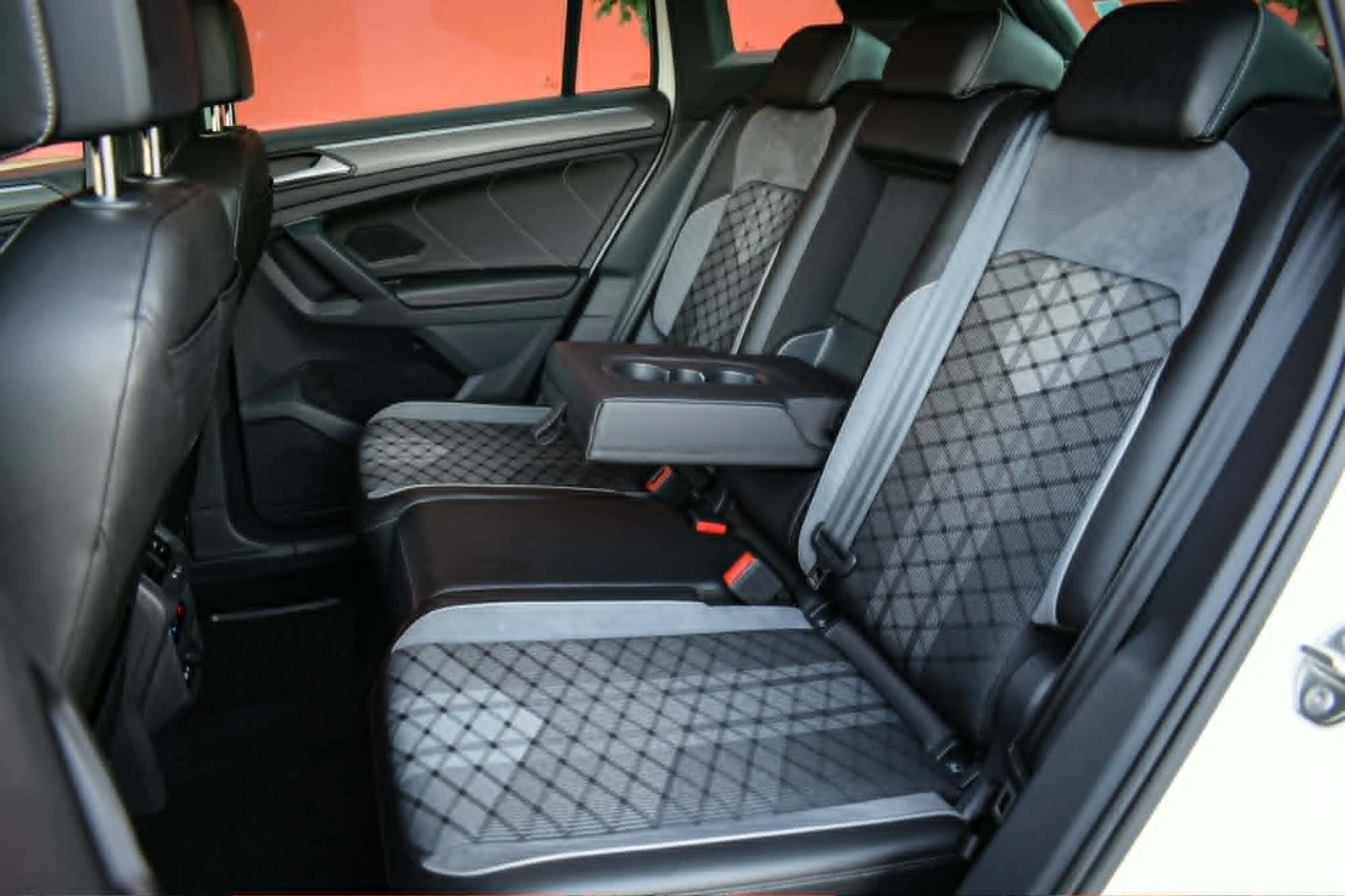 VW Tiguan, снимка 14 - Автомобили и джипове - 55875031