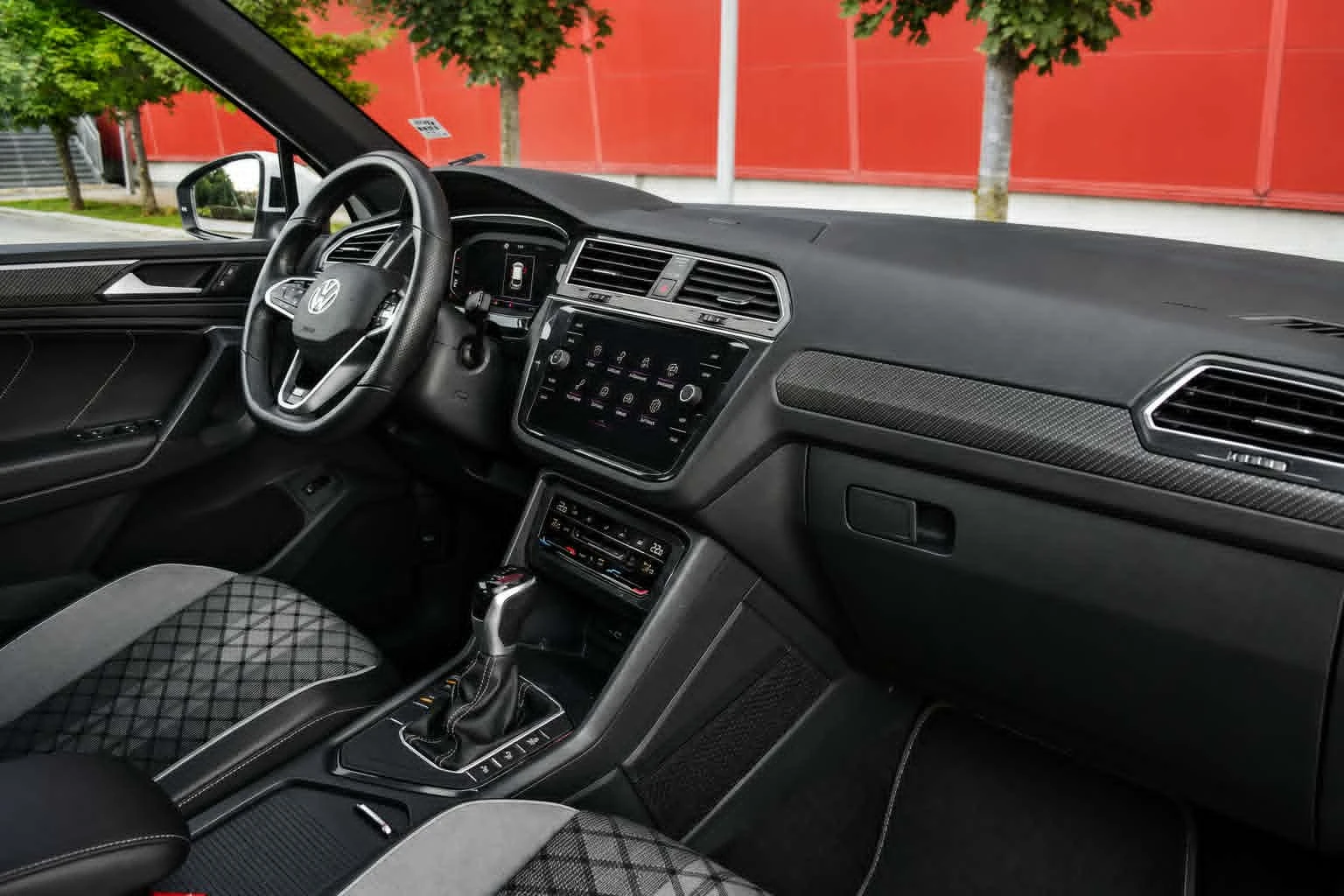 VW Tiguan, снимка 12 - Автомобили и джипове - 55875031