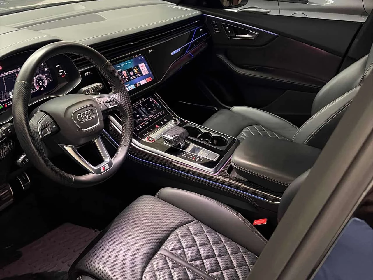 Audi SQ8 4.0 TFSI quattro  CARFAX, снимка 6 - Автомобили и джипове - 56323414