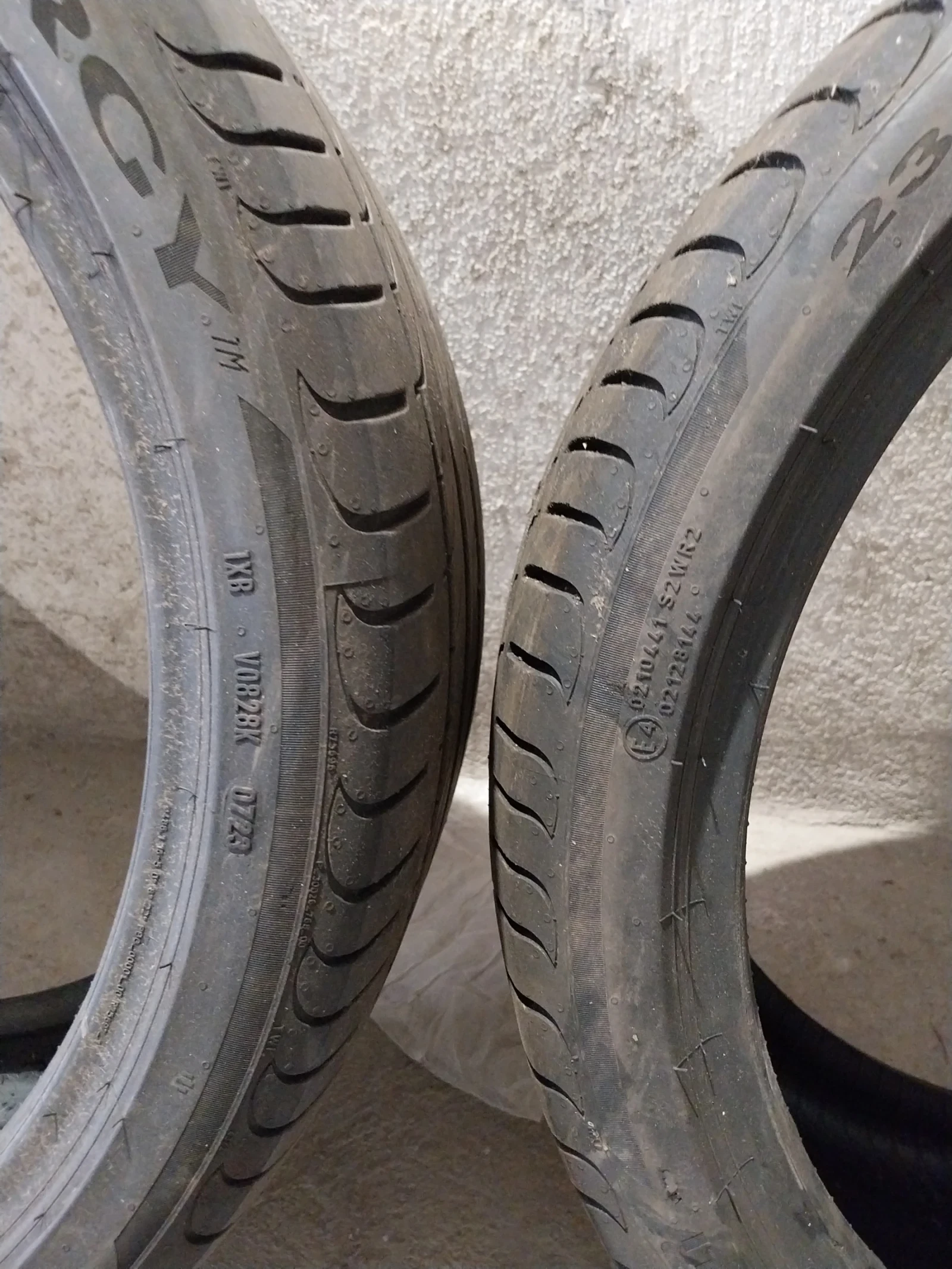 Гуми Летни 235/35R19, снимка 3 - Гуми и джанти - 54231652