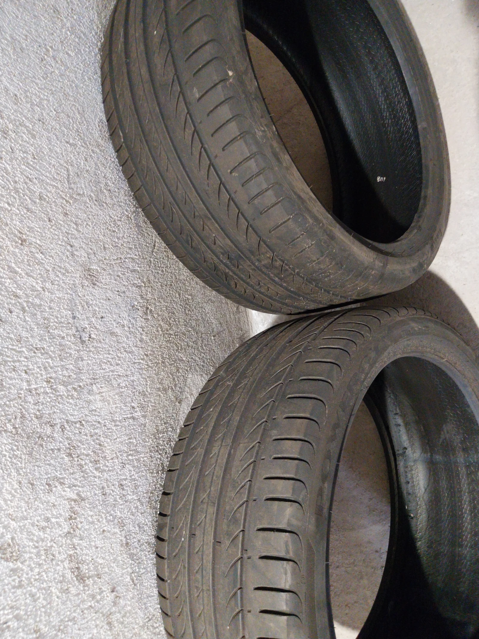 Гуми Летни 235/35R19, снимка 4 - Гуми и джанти - 54231652