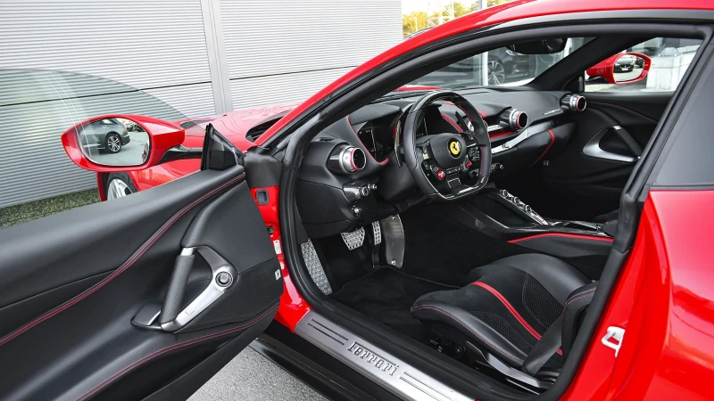 Ferrari 812 Superfast V12/ CERAMIC/ CARBON/ LIFT/ , снимка 8 - Автомобили и джипове - 48769615