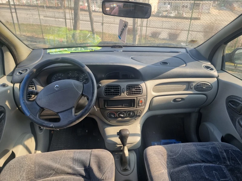 Renault Scenic, снимка 6 - Автомобили и джипове - 49295996