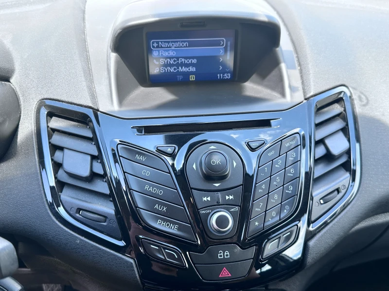 Ford Fiesta 1.5, снимка 9 - Автомобили и джипове - 52435701