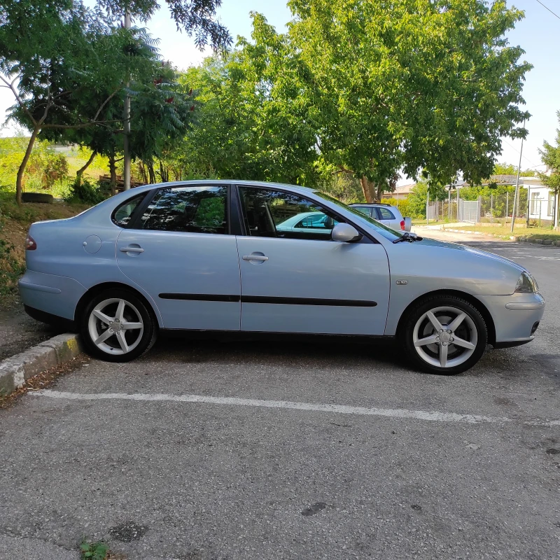 Seat Cordoba, снимка 4 - Автомобили и джипове - 51863381