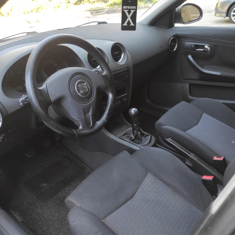 Seat Cordoba, снимка 9 - Автомобили и джипове - 51863381