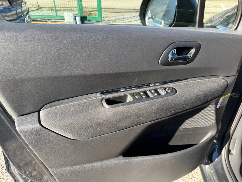 Peugeot 5008 1.6HDI 6 ck 7 Местен ITALIA, снимка 13 - Автомобили и джипове - 52937171