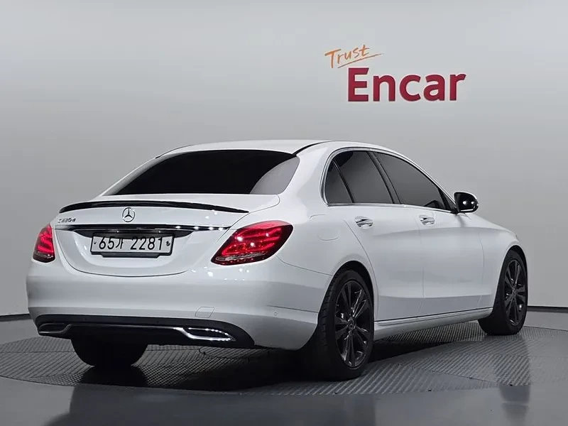 Mercedes-Benz C 180  - изображение 2